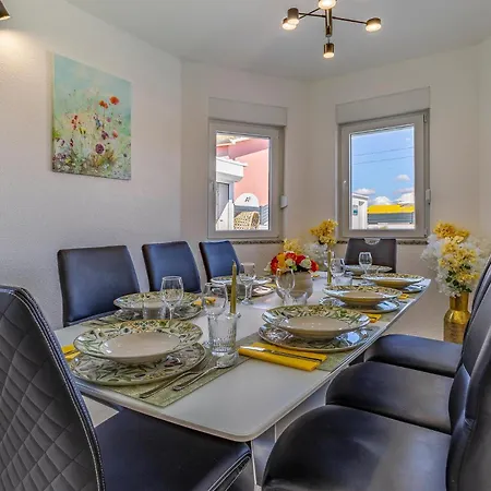 Dom wakacyjny Lovely In With Sauna Pula