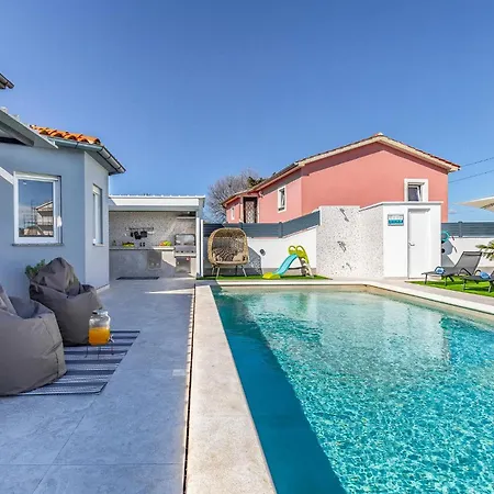 Lovely In With Sauna Dom wakacyjny *