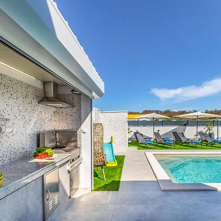 Dom wakacyjny Lovely In With Sauna Pula