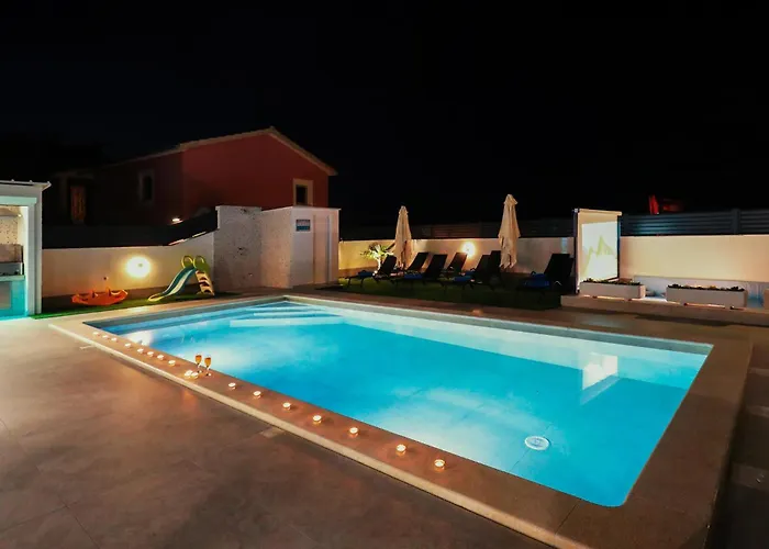 Lovely In With Sauna Pula