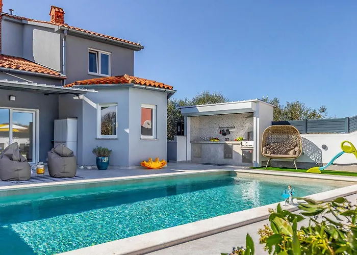 Lovely In With Sauna Pula