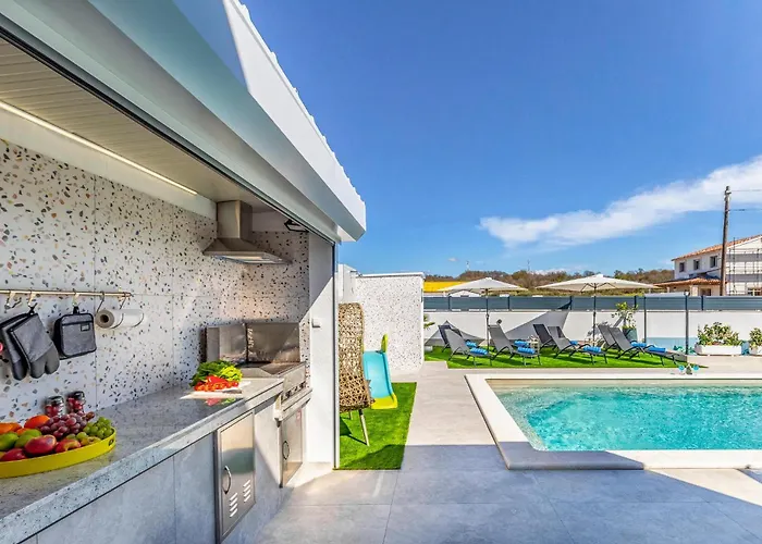 Casa de Férias Lovely In With Sauna Pula